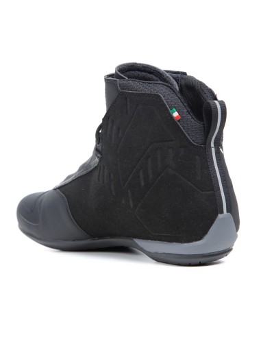 TCX BOTAS R04D WP BLACK/WHITE en ALDAMOVIL